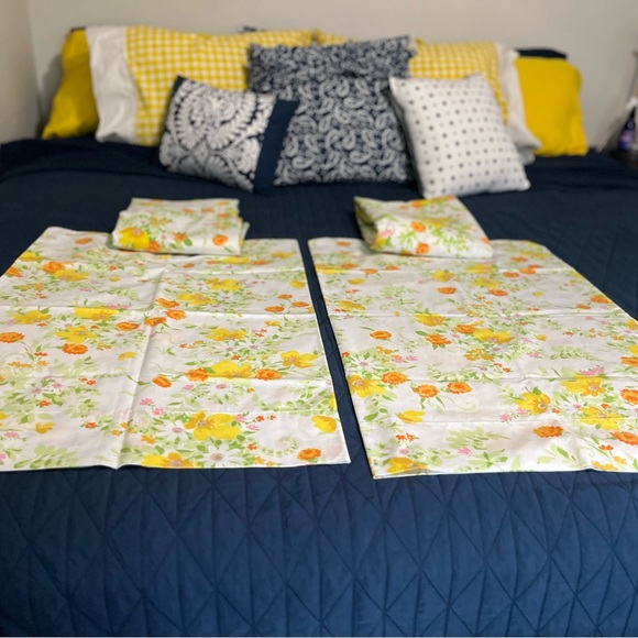 Vintage Bed Sheets (twin) - Picture 6 of 7